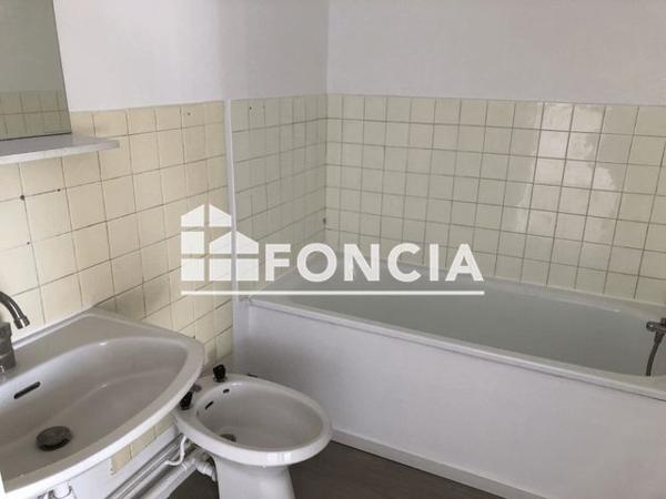 Location Appartement 2 pièces 45.79 m² - 6 PLACE RAOUL FOLLEREAU Bourgoin Jallieu 38300