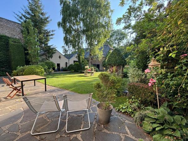 A VENDRE : MAISON DE MAÎTRE DE CHARME, 315 M², JARDIN ARBORÉ ET 5 DÉPENDANCES – 286 900 €