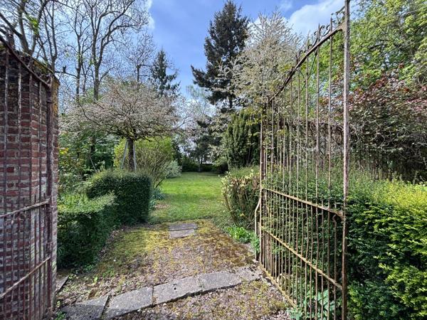 A VENDRE : MAISON DE MAÎTRE DE CHARME, 315 M², JARDIN ARBORÉ ET 5 DÉPENDANCES – 286 900 €