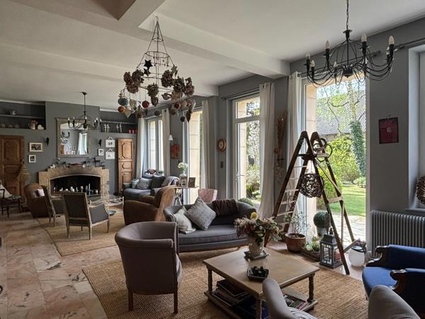 A VENDRE : MAISON DE MAÎTRE DE CHARME, 315 M², JARDIN ARBORÉ ET 5 DÉPENDANCES – 286 900 €