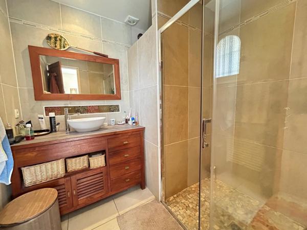 Blagnac  Spacieuse maison T7 avec piscine, à deux pas du centre-ville et des écoles