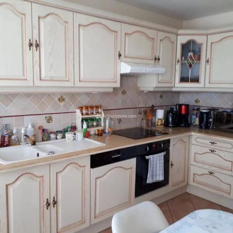 Vente Maison 9 pièces 180 m2 à Courcité