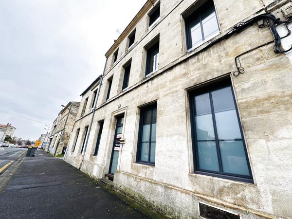 Local professionnel
                                                                                                                                                                                                                                                                                                                                                                                                                                            245  m²