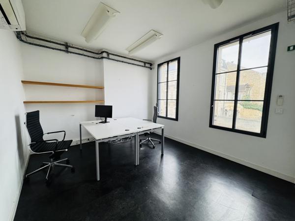 Local professionnel
                                                                                                                                                                                                                                                                                                                                                                                                                                            245  m²