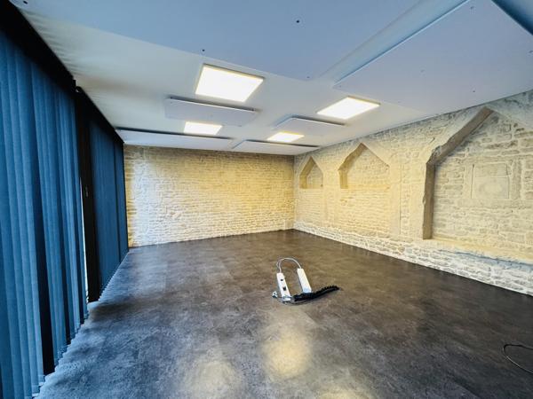 Local professionnel
                                                                                                                                                                                                                                                                                                                                                                                                                                            245  m²