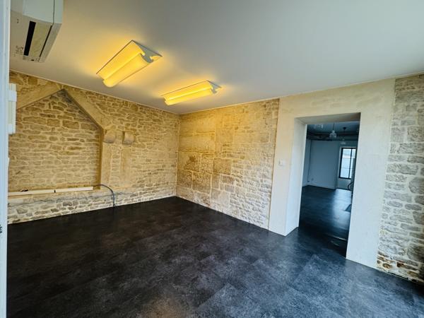 Local professionnel
                                                                                                                                                                                                                                                                                                                                                                                                                                            245  m²