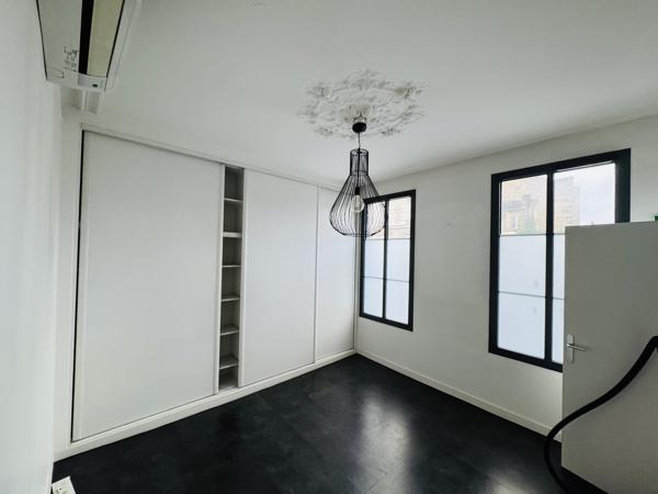 Local professionnel
                                                                                                                                                                                                                                                                                                                                                                                                                                            245  m²