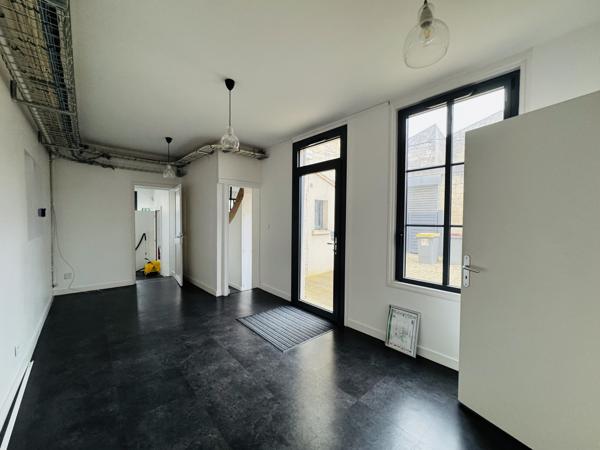 Local professionnel
                                                                                                                                                                                                                                                                                                                                                                                                                                            245  m²