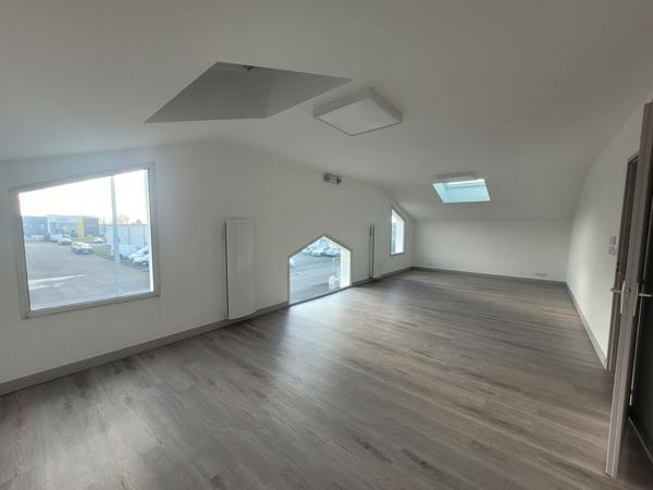 A LOUER - Atelier + Bureaux Basse Goulaine