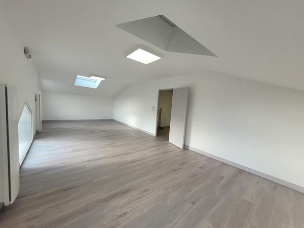 A LOUER - Atelier + Bureaux Basse Goulaine