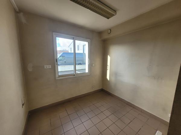 A LOUER - Atelier + Bureaux Basse Goulaine