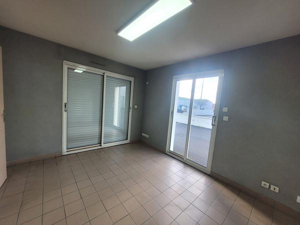 A LOUER - Atelier + Bureaux Basse Goulaine
