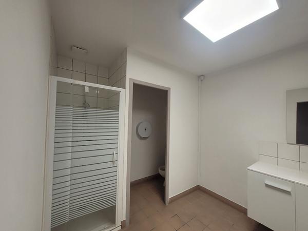 A LOUER - Atelier + Bureaux Basse Goulaine