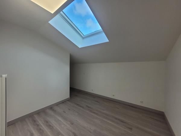A LOUER - Atelier + Bureaux Basse Goulaine