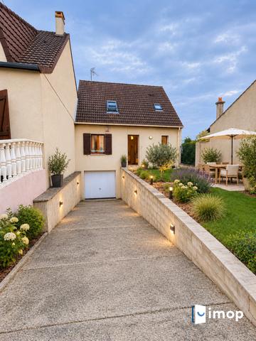 À 10 min du RER Le Blanc-Mesnil SUD, maison 5 pièces lumineuse avec sous-sol total et garage