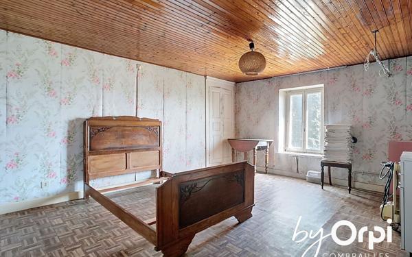 Maison à vendre    5 pièces •  La Crouzille