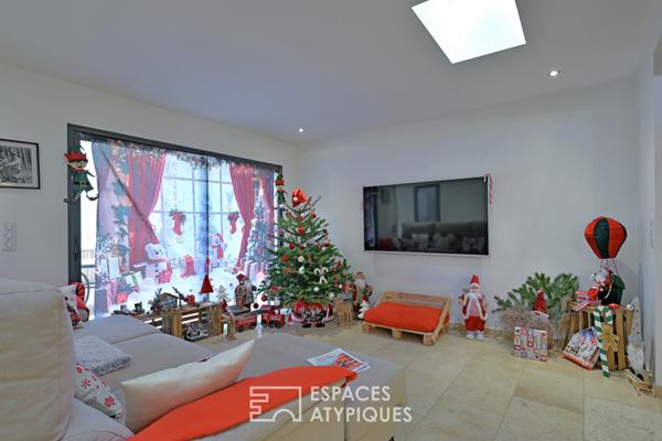 Entre rooftop et patio, rénovation soignée proche des remparts