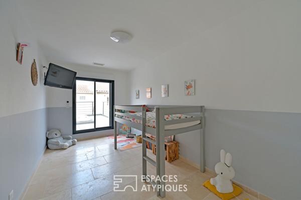 Entre rooftop et patio, rénovation soignée proche des remparts