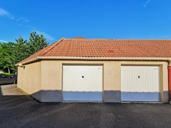 Vente                                                      Parking
                        
                                                            à Évry-Courcouronnes