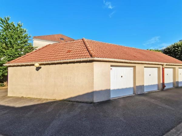 Vente                                                      Parking
                        
                                                            à Évry-Courcouronnes