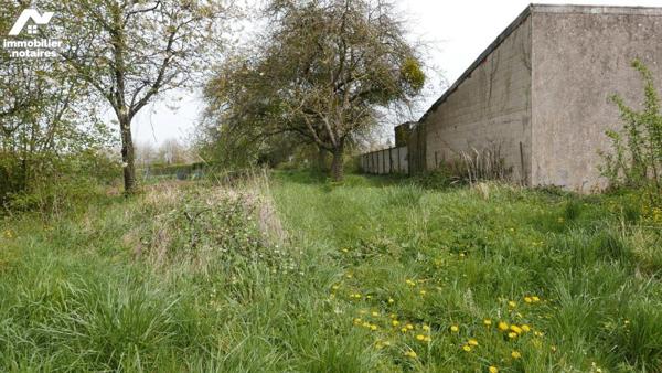 Une parcelle de terrain à bâtir d'une surface de 1002 m²