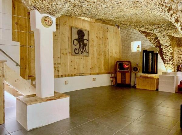 Roquebrune Village – Atelier 32 m² avec fort potentiel de transformation
