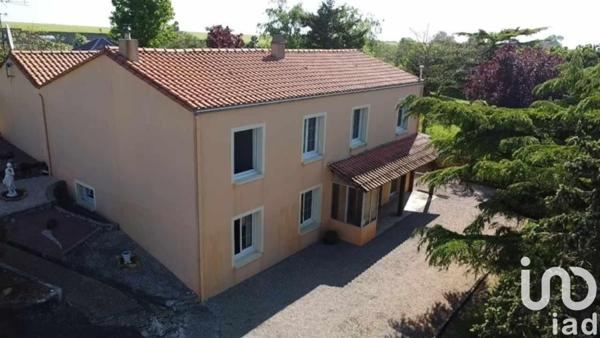 Maison 9 pièces de 187 m² à Xanton-Chassenon (85240)