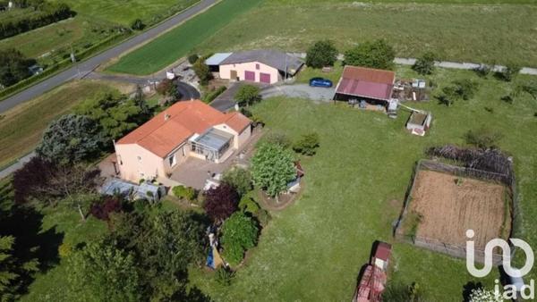 Maison 9 pièces de 187 m² à Xanton-Chassenon (85240)