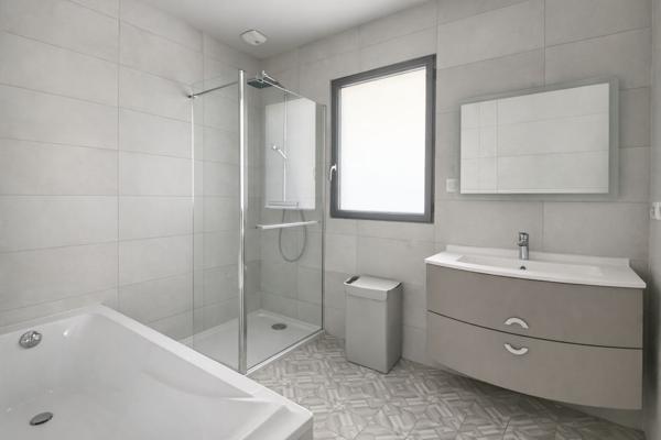 Demeure de prestige de 178 m² (225m² au sol) 5 chambres terrain de 391 m²