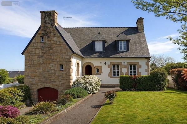 Maison à vendre à Combourg en Ille-et-Vilaine (35270), ref : 091-809   
Centre - Est