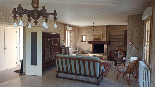 Maison à vendre à Combourg en Ille-et-Vilaine (35270), ref : 091-809   
Centre - Est