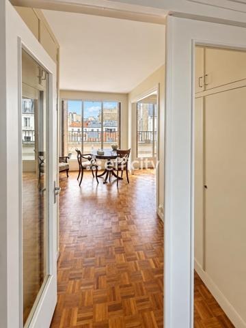Appartement
         2 pièces
        - 42 m² 323 000 € *