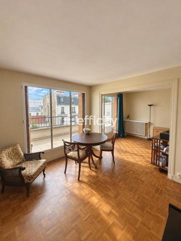 Appartement
         2 pièces
        - 42 m² 323 000 € *