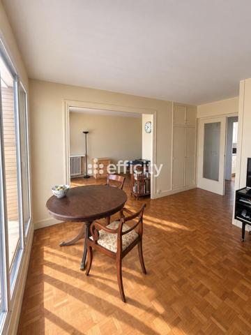 Appartement
         2 pièces
        - 42 m² 323 000 € *