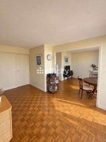 Appartement
         2 pièces
        - 42 m² 323 000 € *