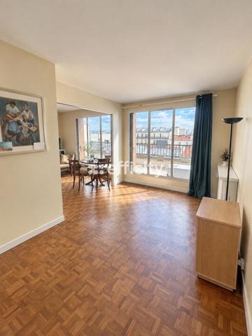 Appartement
         2 pièces
        - 42 m² 323 000 € *