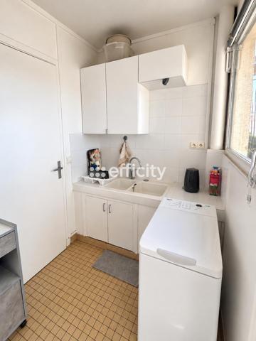 Appartement
         2 pièces
        - 42 m² 323 000 € *