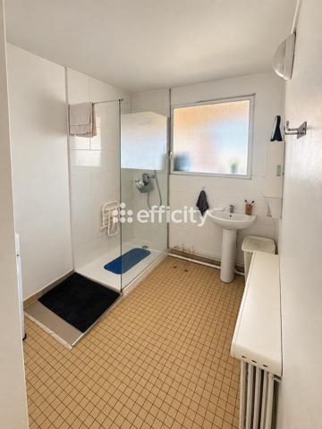 Appartement
         2 pièces
        - 42 m² 323 000 € *