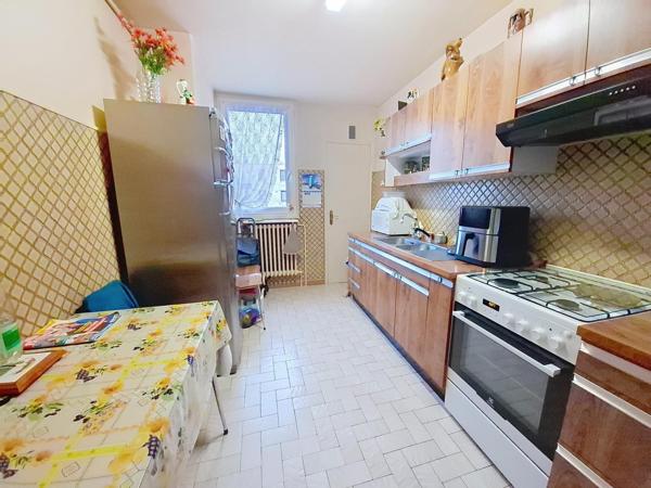 dernier étage  d'une petite résidence , au calme