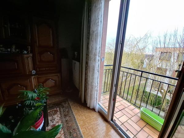 dernier étage  d'une petite résidence , au calme