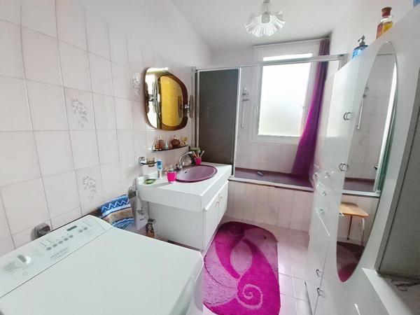 dernier étage  d'une petite résidence , au calme