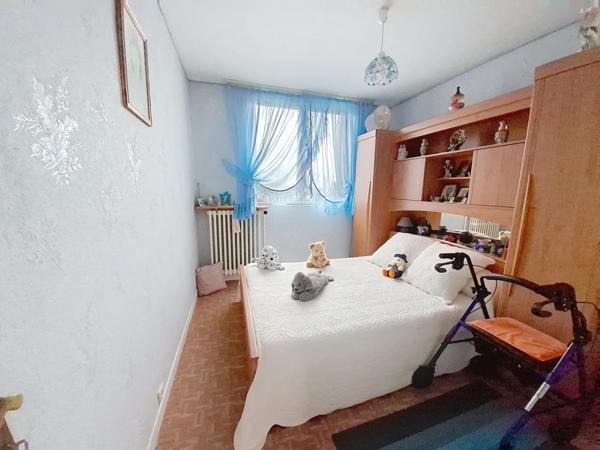 dernier étage  d'une petite résidence , au calme