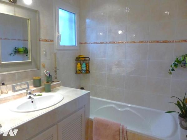 A VENDRE VILLA T5 AVEC PISCINE SUR GALLARGUES LE MONTUEUX