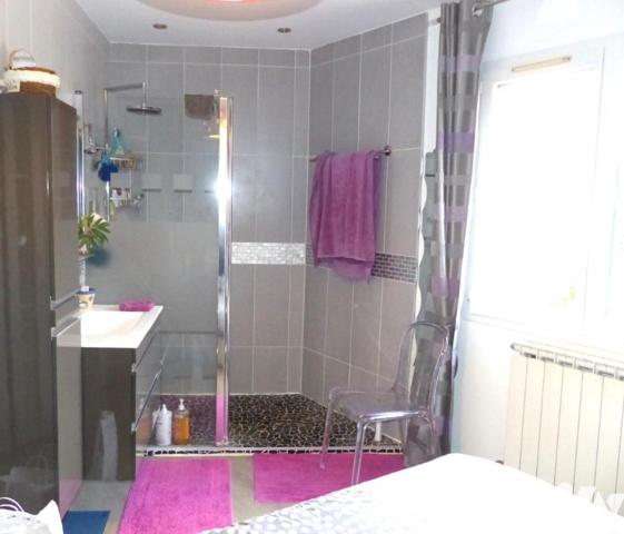 A VENDRE VILLA T5 AVEC PISCINE SUR GALLARGUES LE MONTUEUX