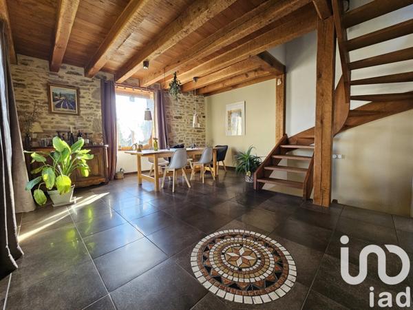 Maison de village 6 pièces de 145 m² à Latronquière (46210)