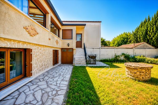 Maison
         4 pièces
        - 130 m² Exclusivité 353 700 € *