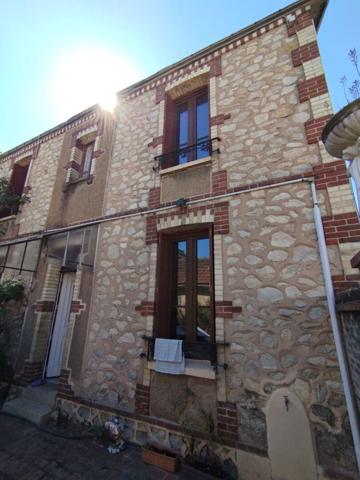 Maison 2 chambres 113m² avec plusieurs dépendances - Lucé