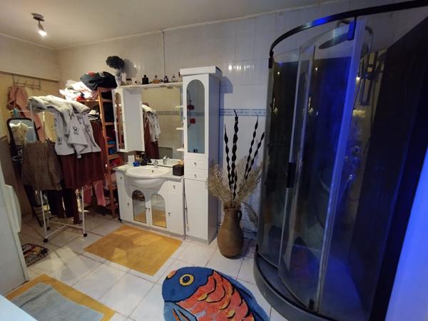 Maison 2 chambres 113m² avec plusieurs dépendances - Lucé