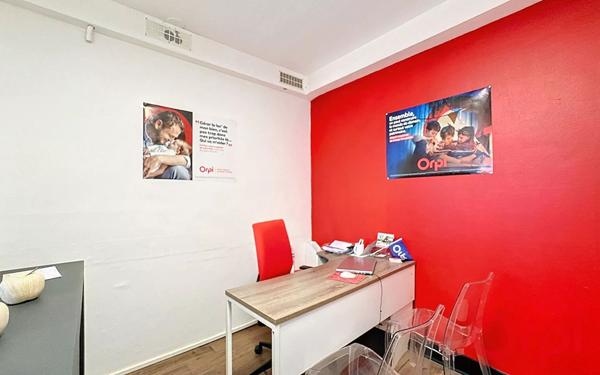 "LOCAL COMMERCIAL 7 PIECES 101M2"