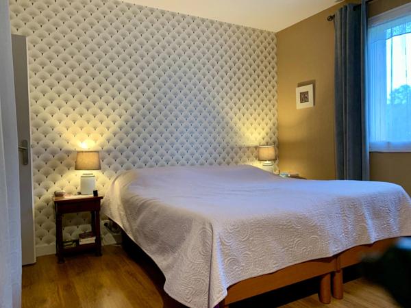 Maison périgourdine à vendre avec piscine et verger – campagne proche ville